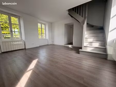 a louer grand appartement duplex