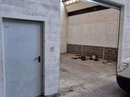 garage / box de stockage de 120m²