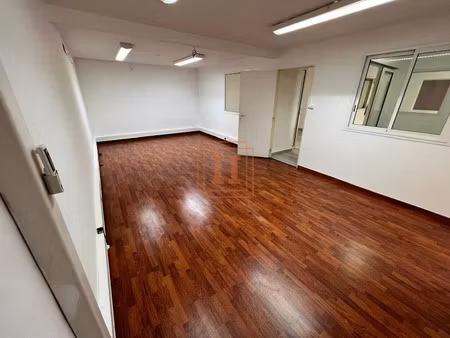 location locaux professionnels 320 m² à la possession (97419)  4 600 €