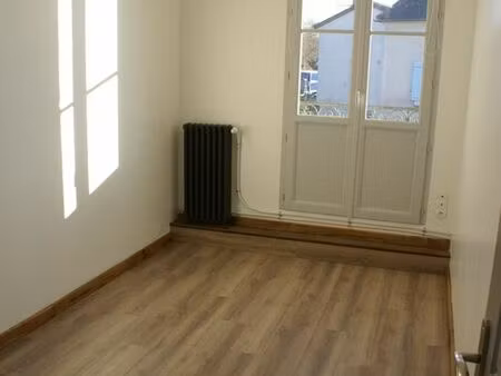 grand t3 de 55m² très lumineux (exposé sud)  parking à proximité