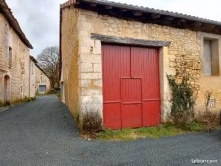 grange fermée à utiliser comme garage ou entrepôt