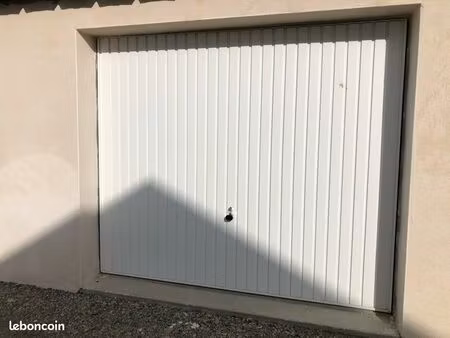 loue garage à cossé le vivien