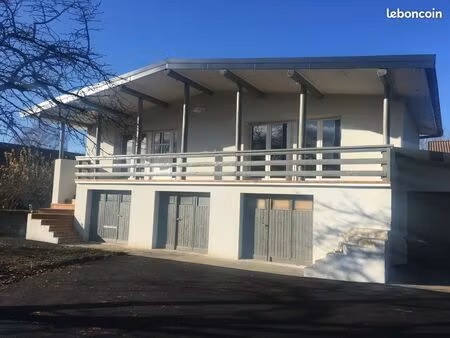 maison individuelle à quelques pas du lac