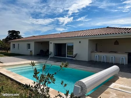 maison de plain pied  167 m2  4 chambres  piscine