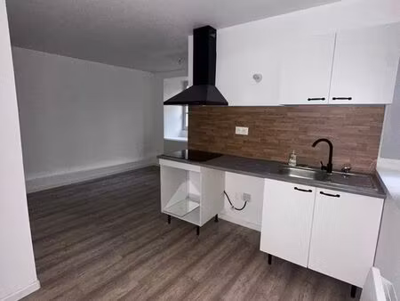 location studio rénové — rez-de-chaussée — chaumont