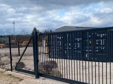 box / garde-meuble / garage sur un site sécurisé