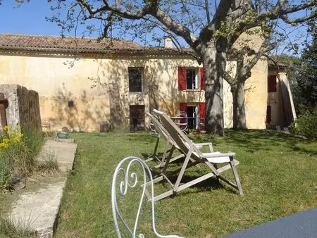 un studio dans la campagne d'aix