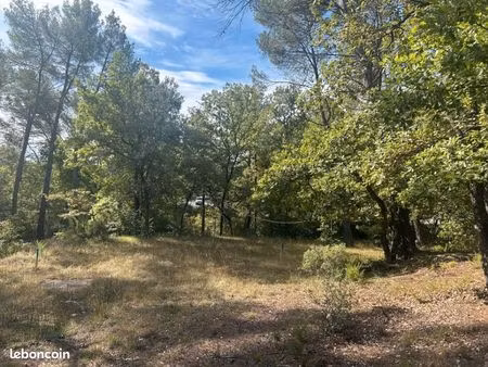 terrain 640 m² greasque