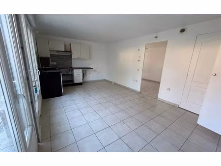 location appartement  36.64 m² t-2 à lozanne  660 €