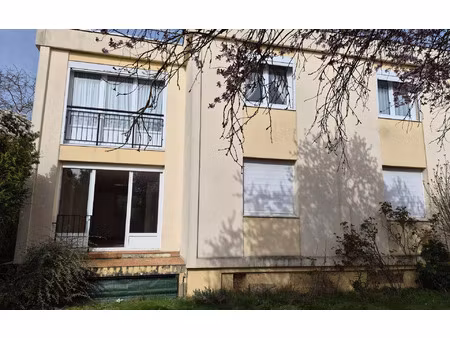 location appartement  75.23 m² t-4 à poissy  1 320 €