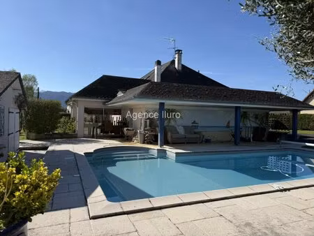 proximite directe d'oloron - belle maison t5 avec piscine et vue sur les pyrenees -
