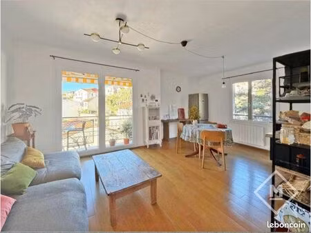 à vendre appartement traversant avec balcon 13007