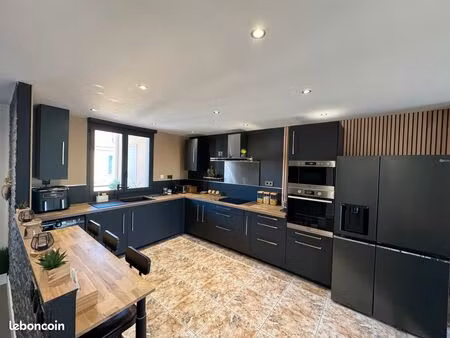 duplex haut de maison 104m²  3 chambres  clims  2 sde  2 terrasses 13011