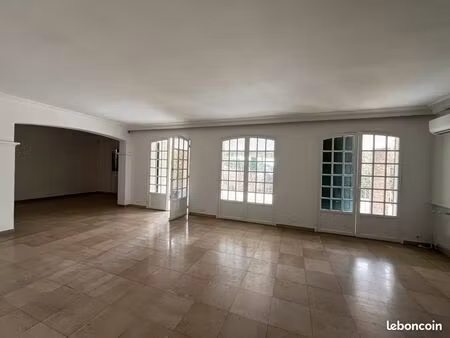 maison de 280 m2 - 3 lucs