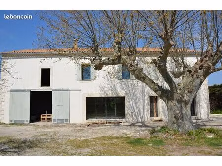 mas rénové rare centre ville