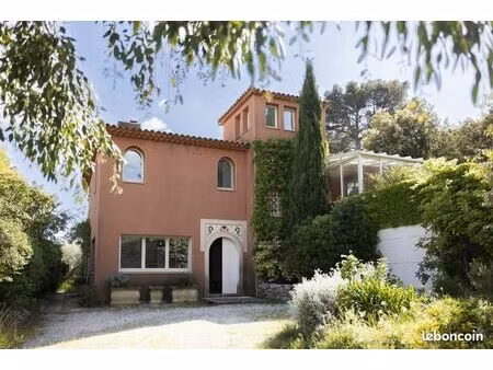 villa 7 pièces 197 m²