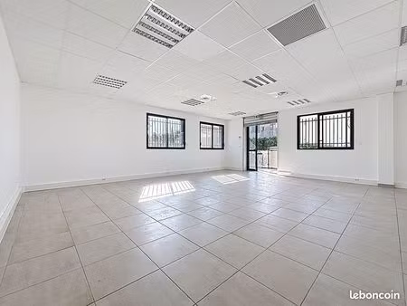 local commercial 58 m² salon de provence