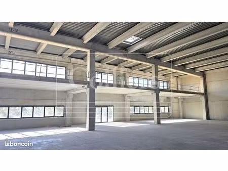 local d'activité 636 m²