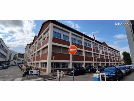 loue bureau 48 m2 gorge de loup 600 mois cnc