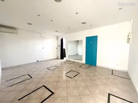 local commercial 44 m² port-de-bouc
