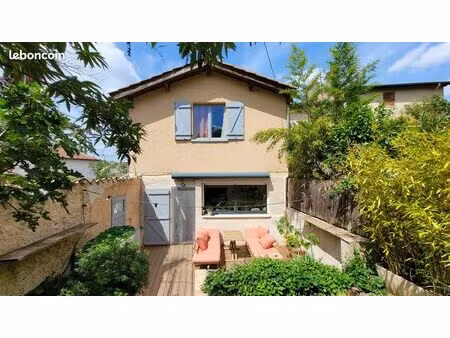 maison de ville avec jardin et garage - centre ville saint genis laval