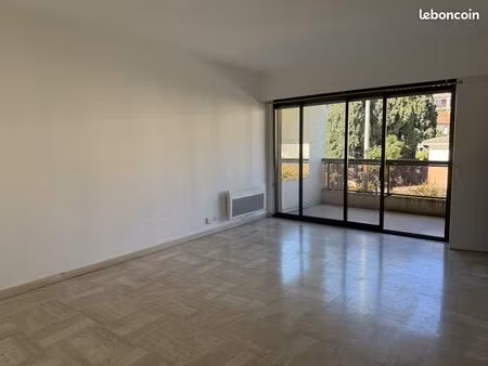 studio 1 pièce 30 m²