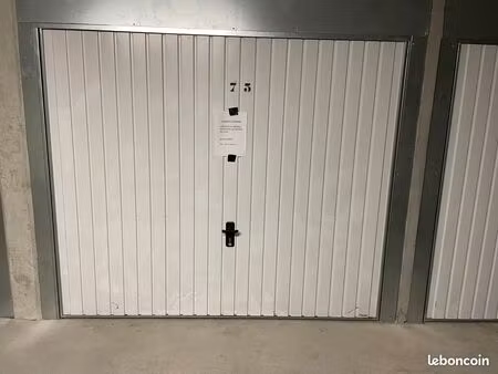 vends box fermé sous sol