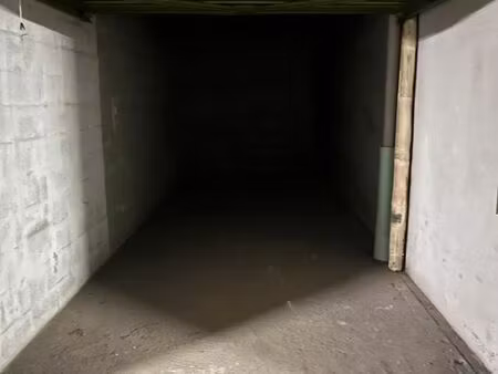 loue garage fermé 18m2