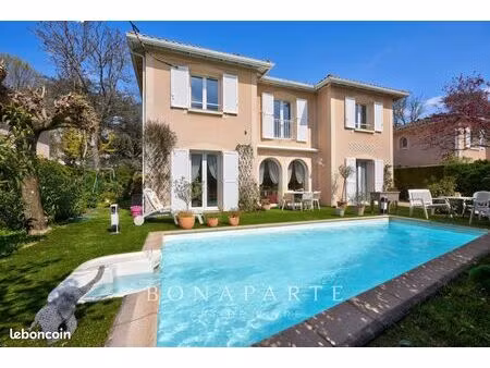 villa 7 pièces 193 m²
