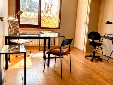 bureau indépendant meublé