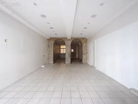 local commercial 61 m²