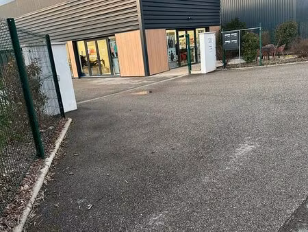 local 100m2 vitre climatise st bonnet de mure proche rn6