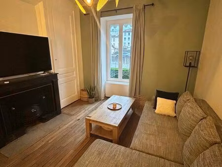 t2 entièrement rénové et suréquipé – 47 m² – tassin-la-demi-lune