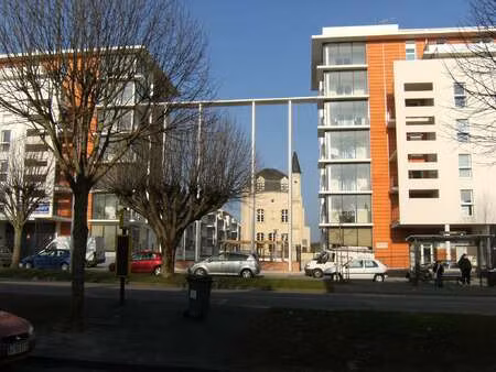 location garage box et parking à la roche-sur-yon (85000) : à louer / la roche-sur-yon