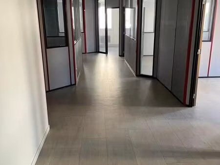 bureau 152 m²