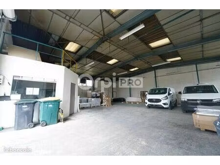 local d'activité 372 m²