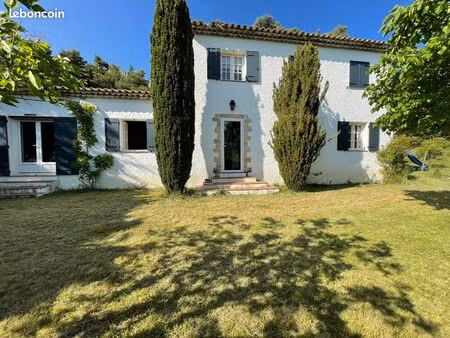 propriété 5 pièces 157 m²