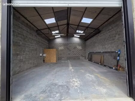 local d’activité / entrepôt de 100 m² en zone artisanale