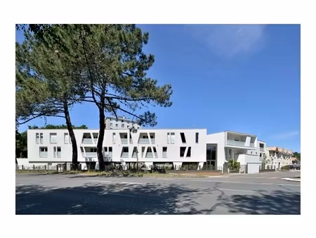 la teste t3 idéalement situé avec belle terrasse et parking -