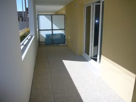 t3 avec balcon et parking à muret