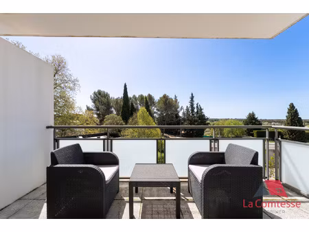 st -cannat - t2 dernier étage avec terrasse - parking priv