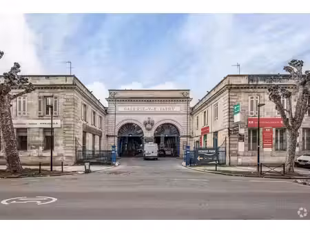 location commerce 713m²