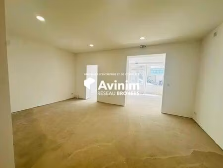 location commerce 65 m²
