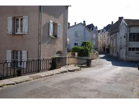 immeuble à rénover vieux souillac  proche commerces