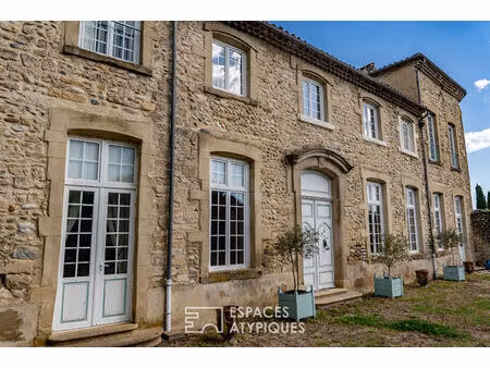 grandeur et perspectives: château de caractère avec piscine et dépendances