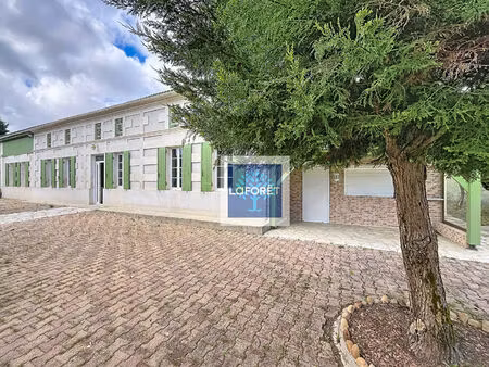 maison pierre 2 chambres  dépendances et jardin clos