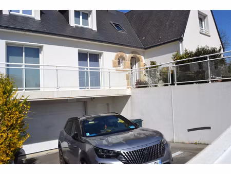 contemporaine de 2010 sur sous sol total  accès pmr et appar