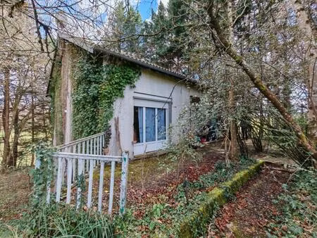 maison des années 70 sans voisin et terrain boisé