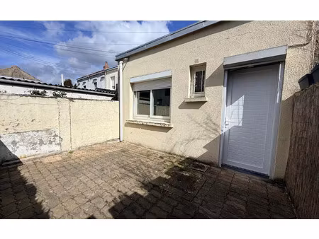 location maison  m² t-3 à lille  699 €
