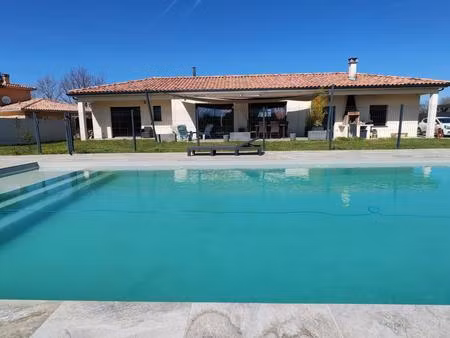 a 15 minutes de montauban dans un petit village tranquille